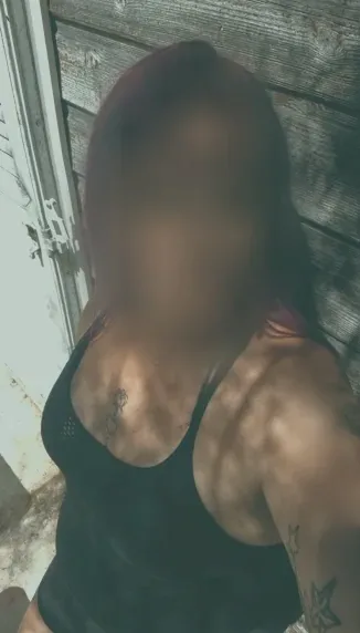 Alexandra, 39