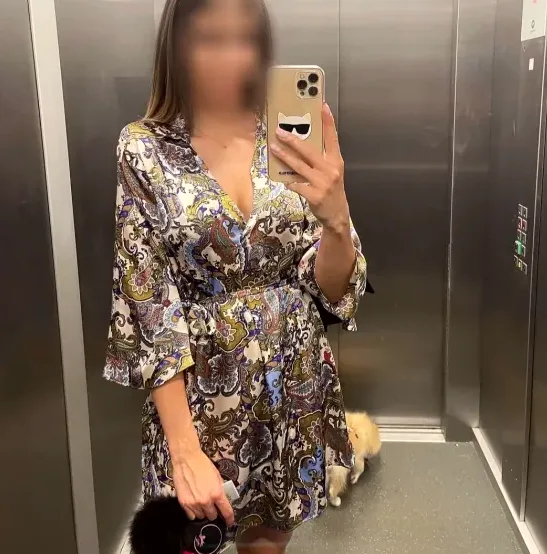Amina, 25