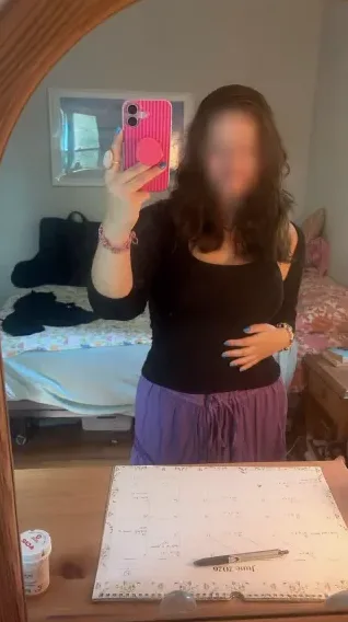 Bettina, 27