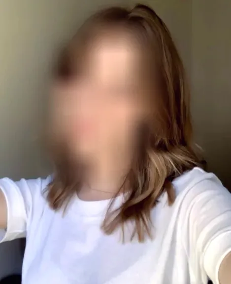 Clara, 28