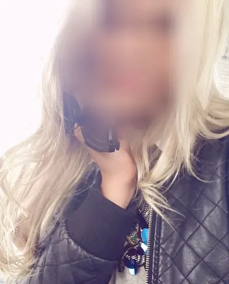 Elisabeth, 32