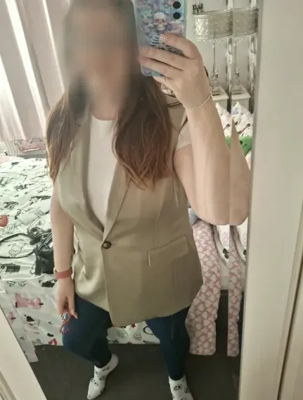 Emina, 38