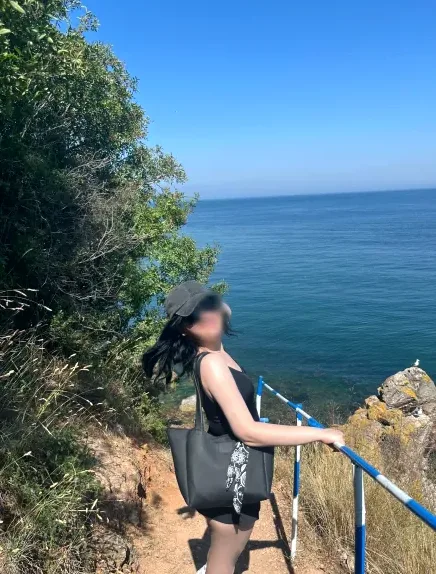 Karin, 22