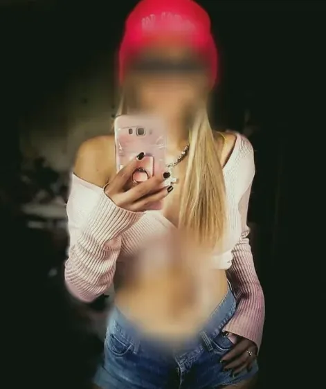 Manuela, 36