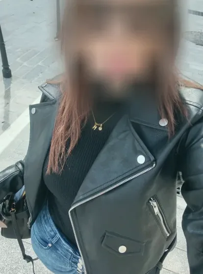 Manuela, 36