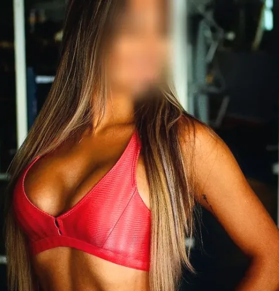 Manuela, 30
