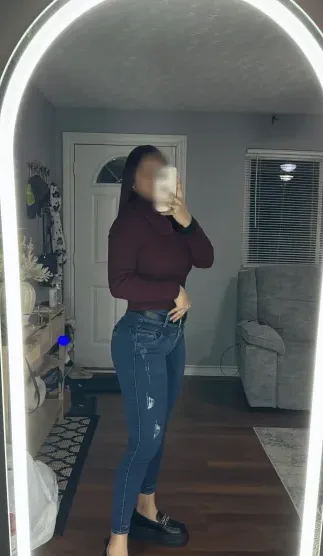 Mia, 29