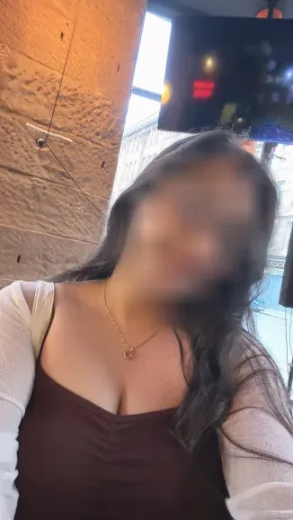 Sarah, 24