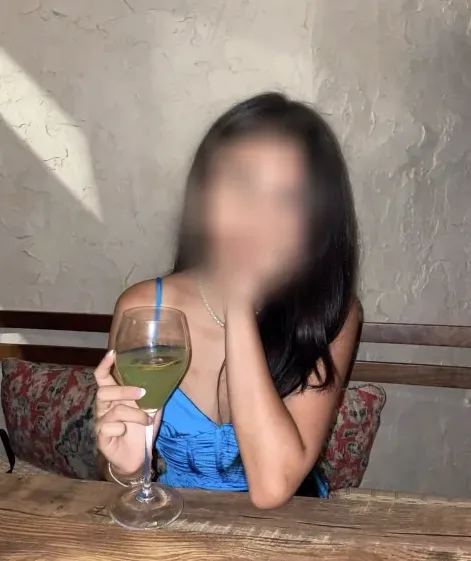 Vanessa, 19