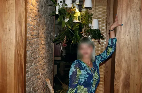 Yvonne, 28